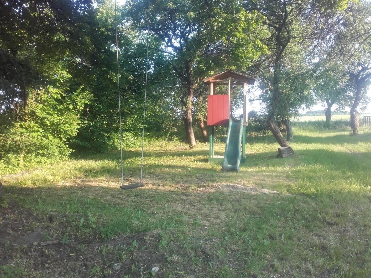 Apartament W Domu Na Wsi Tomaszów Lubelski Kültér fotó