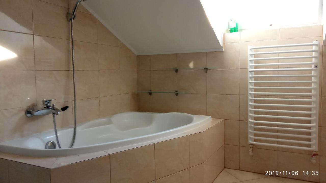 Apartament W Domu Na Wsi Tomaszów Lubelski Kültér fotó